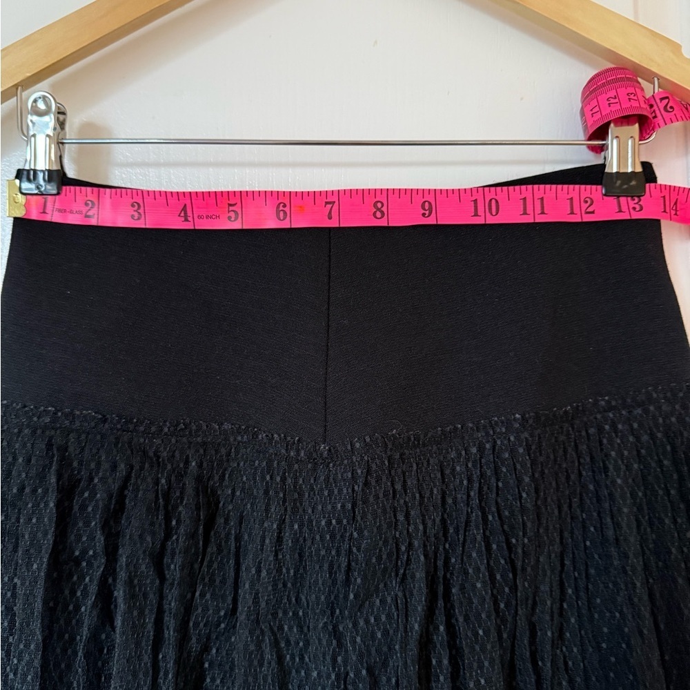 Elegant Black Mesh Overlay Skirt - Picture 3 of 4